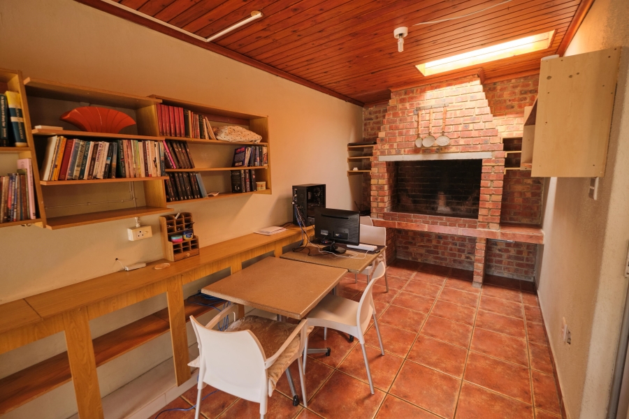 6 Bedroom Property for Sale in Schoongezicht Western Cape
